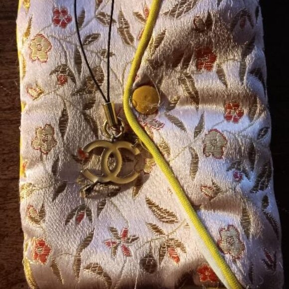 Authentic CHANEL gold tone keyring/charm/cell phone strap - Picture 7 of 7